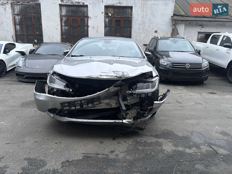 Седан Chrysler 200 2015 в Києві