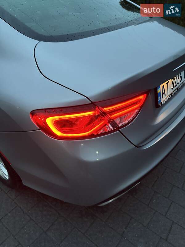 Седан Chrysler 200 2015 в Долине