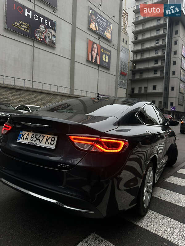 Седан Chrysler 200 2016 в Киеве
