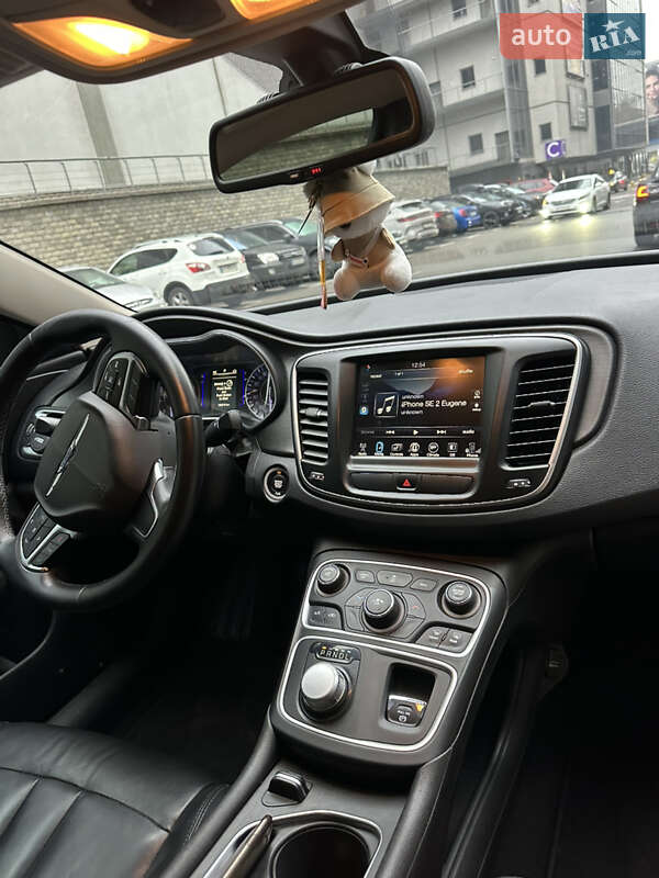 Седан Chrysler 200 2016 в Киеве