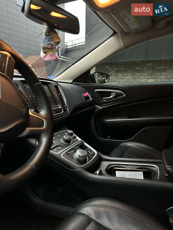 Седан Chrysler 200 2016 в Киеве