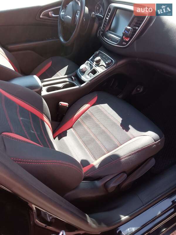 Седан Chrysler 200 2015 в Белой Церкви