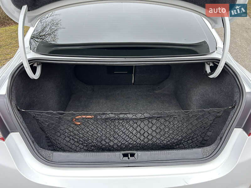 Седан Chrysler 200 2014 в Чернівцях