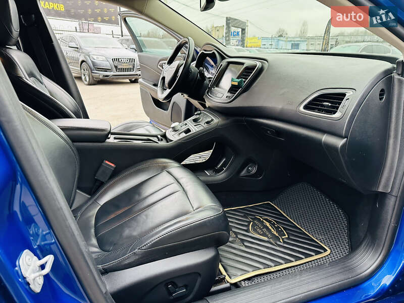 Седан Chrysler 200 2016 в Харкові