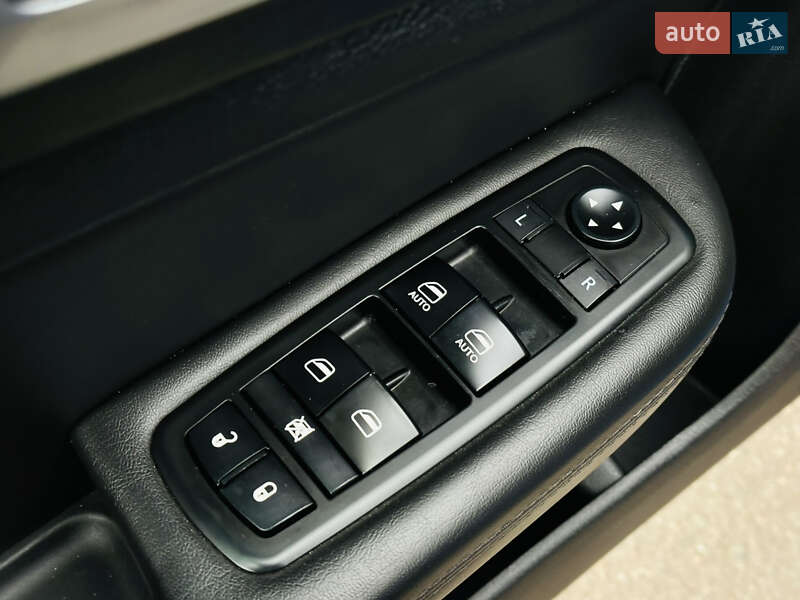 Седан Chrysler 200 2016 в Харкові