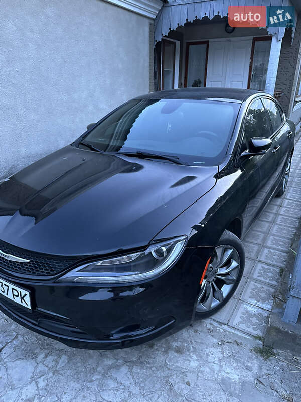 Седан Chrysler 200 2015 в Львове