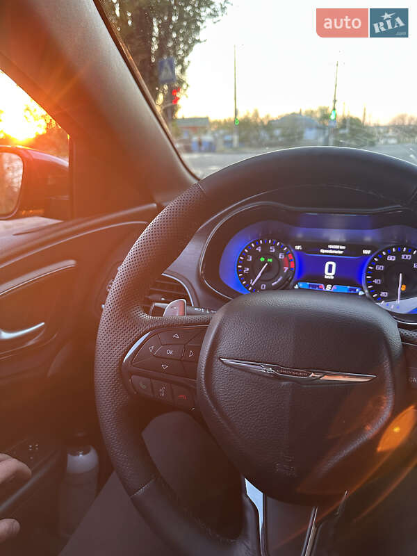 Седан Chrysler 200 2015 в Киеве