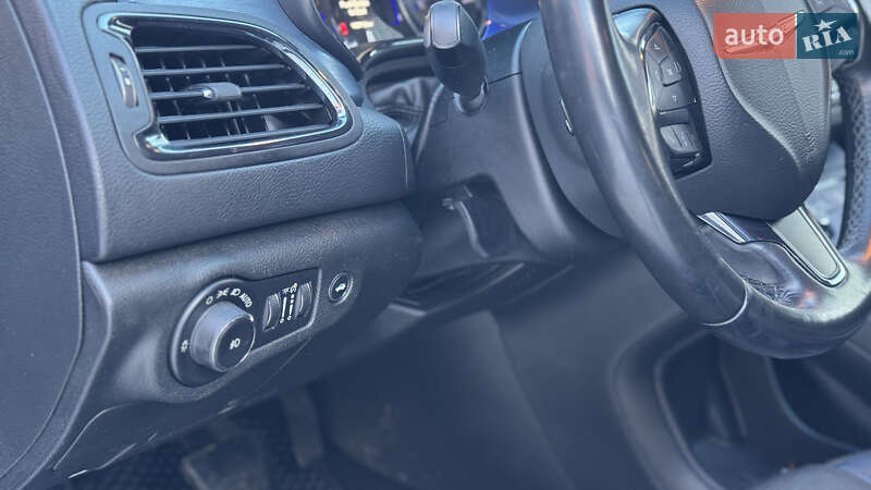 Седан Chrysler 200 2015 в Чернигове