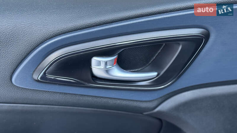 Седан Chrysler 200 2015 в Чернигове