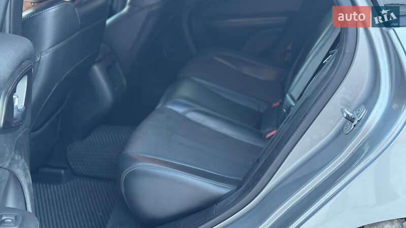 Седан Chrysler 200 2015 в Чернигове