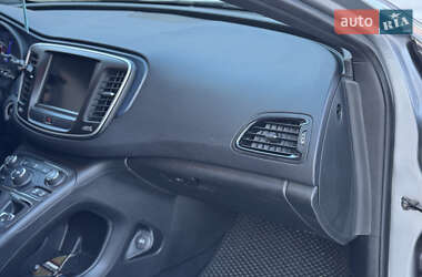 Седан Chrysler 200 2015 в Чернігові