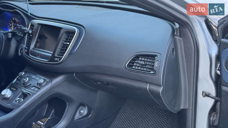 Седан Chrysler 200 2015 в Чернигове