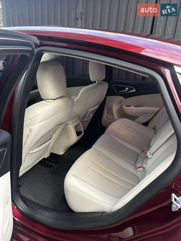 Седан Chrysler 200 2014 в Києві