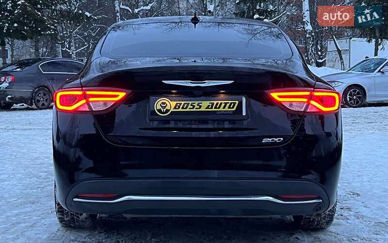 Седан Chrysler 200 2016 в Львове