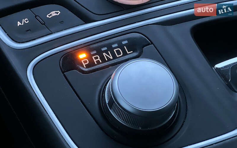 Седан Chrysler 200 2016 в Львове