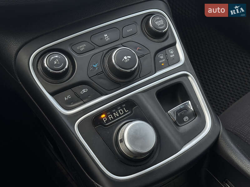 Седан Chrysler 200 2016 в Києві фото 11 Седан Chrysler 200 2016 в Києві
