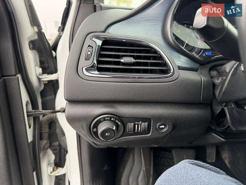 Седан Chrysler 200 2016 в Виннице фото 31 Седан Chrysler 200 2016 в Виннице