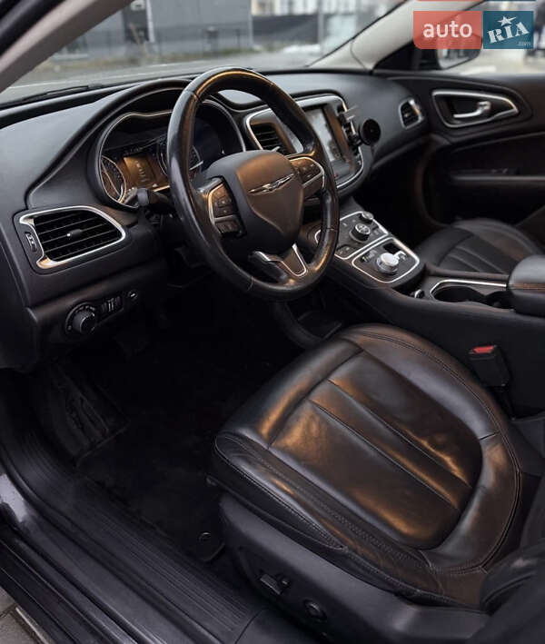 Седан Chrysler 200 2016 в Луцьку
