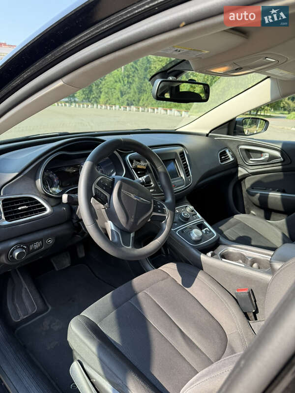Седан Chrysler 200 2015 в Киеве