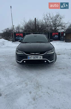 Седан Chrysler 200 2016 в Рогатине