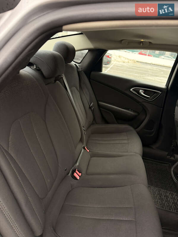 Седан Chrysler 200 2015 в Києві фото 17 Седан Chrysler 200 2015 в Києві