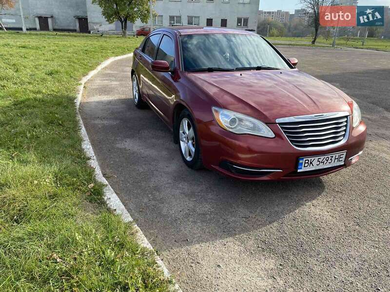 Седан Chrysler 200 2013 в Ровно