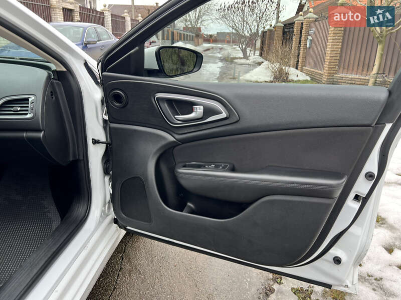 Седан Chrysler 200 2014 в Києві фото 15 Седан Chrysler 200 2014 в Києві