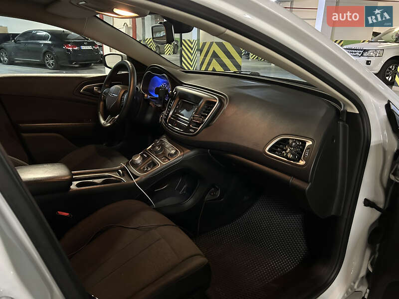 Седан Chrysler 200 2015 в Одессе