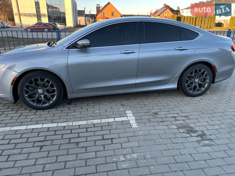 Седан Chrysler 200 2014 в Славуті