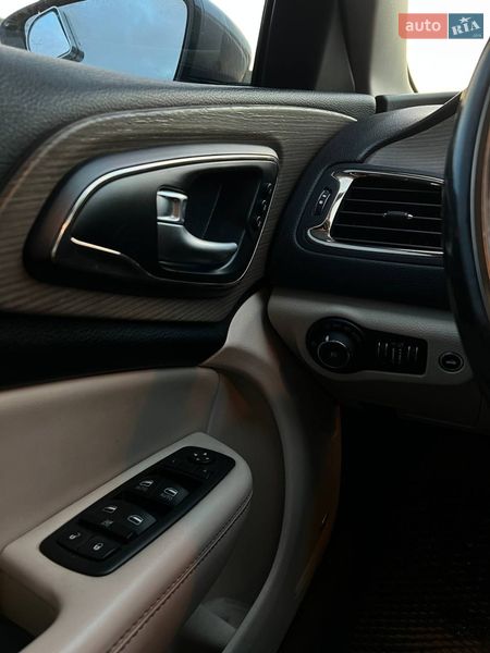 Седан Chrysler 200 2014 в Славуті