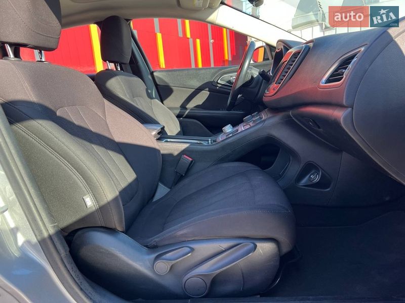 Седан Chrysler 200 2014 в Киеве