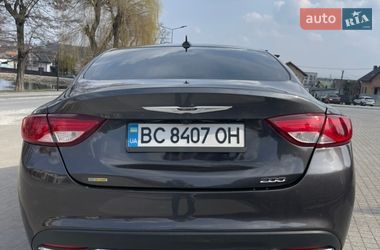 Седан Chrysler 200 2015 в Львове