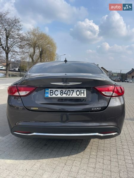 Седан Chrysler 200 2015 в Львове