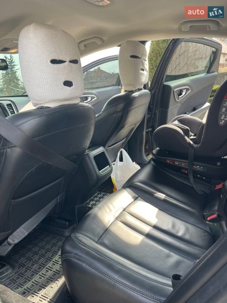 Седан Chrysler 200 2015 в Львове