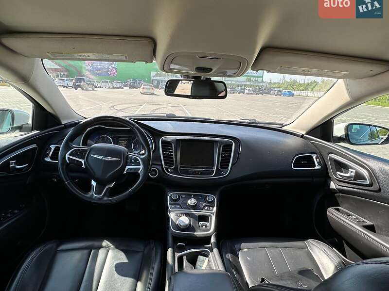 Седан Chrysler 200 2016 в Черновцах