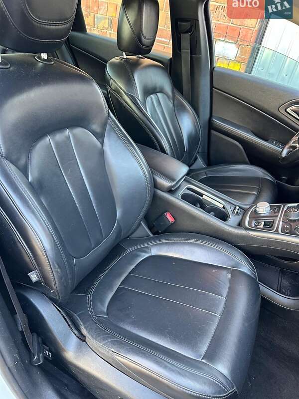 Седан Chrysler 200 2016 в Черновцах