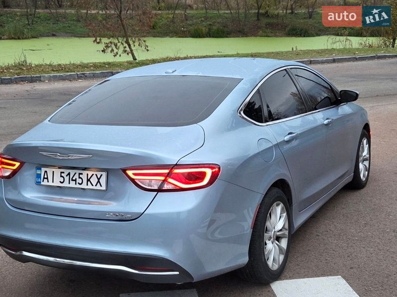 Седан Chrysler 200 2015 в Обухові