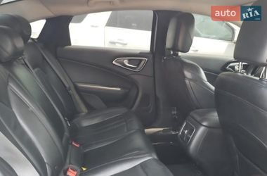 Седан Chrysler 200 2015 в Обухові