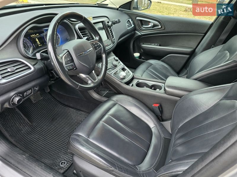 Седан Chrysler 200 2016 в Киеве