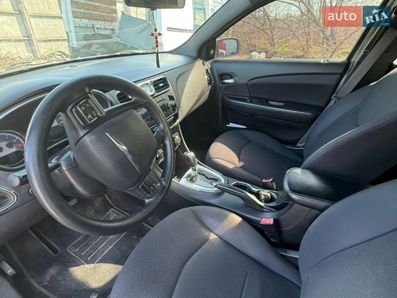 Седан Chrysler 200 2014 в Киеве