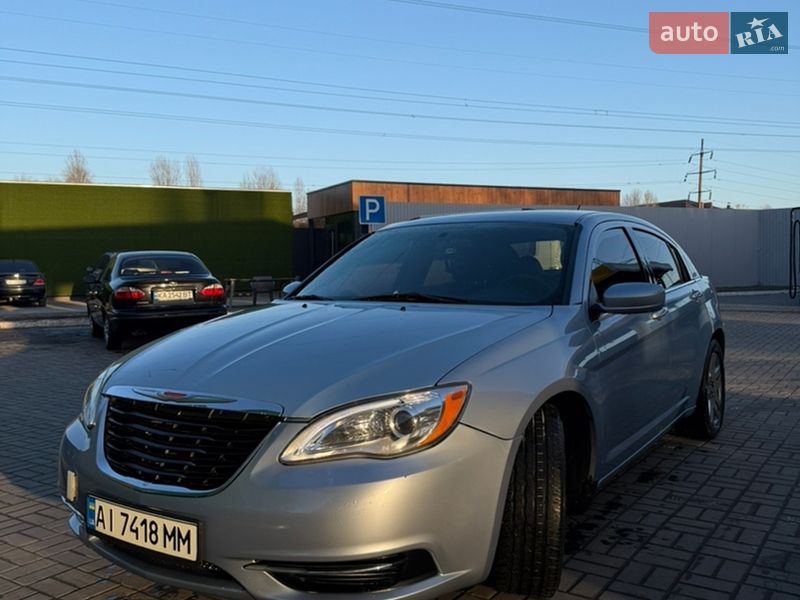 Седан Chrysler 200 2014 в Киеве