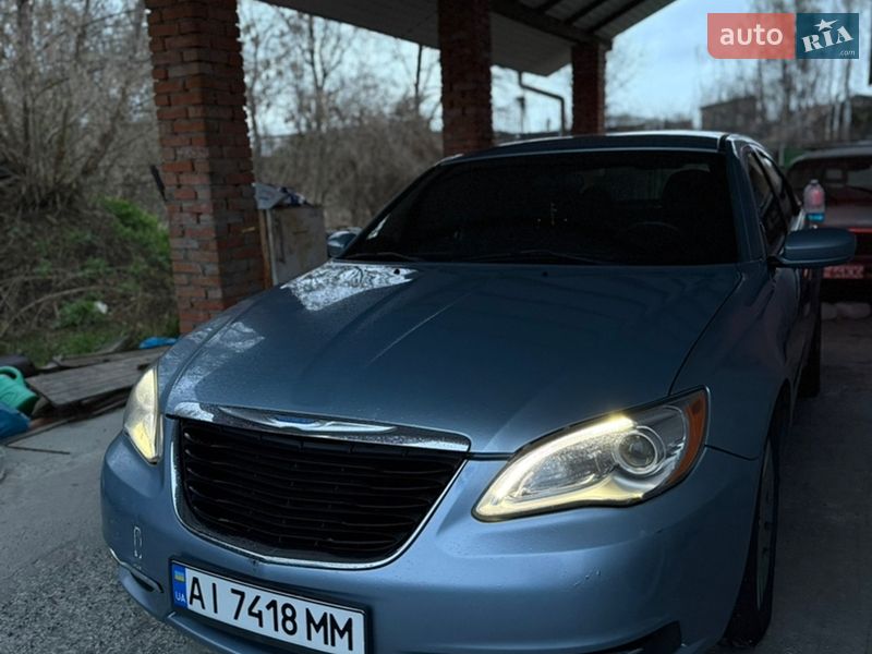 Седан Chrysler 200 2014 в Киеве