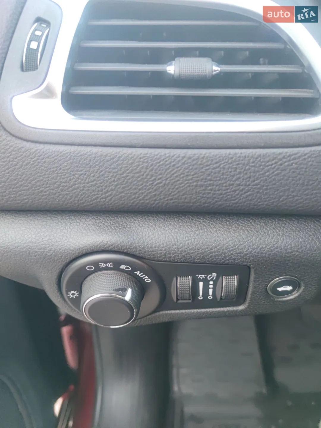 2016 Chrysler 200 - мініатюра 32