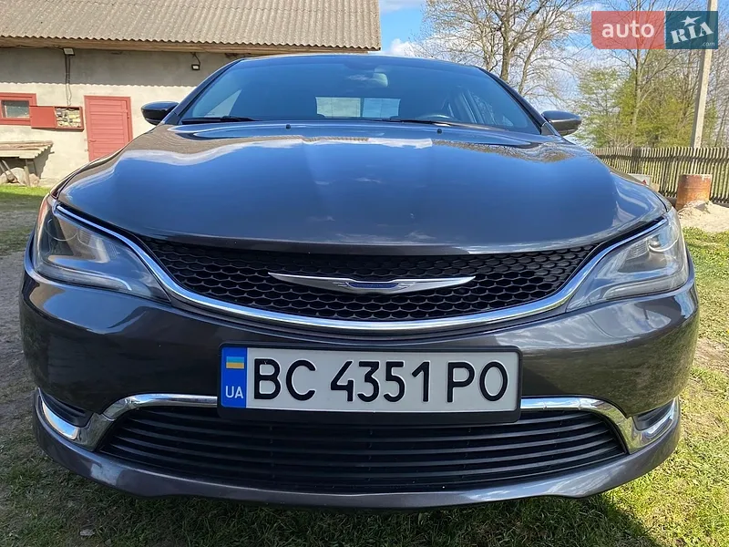 Chrysler 200