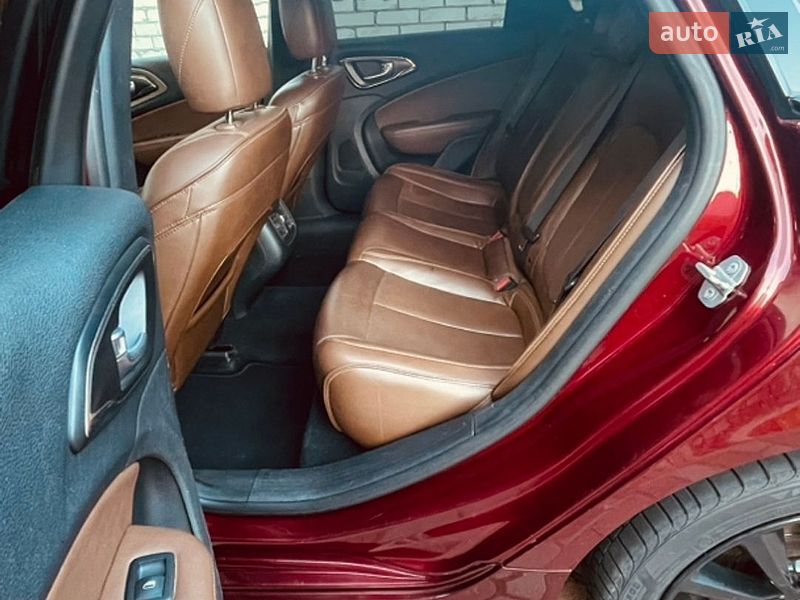 Седан Chrysler 200 2015 в Броварах