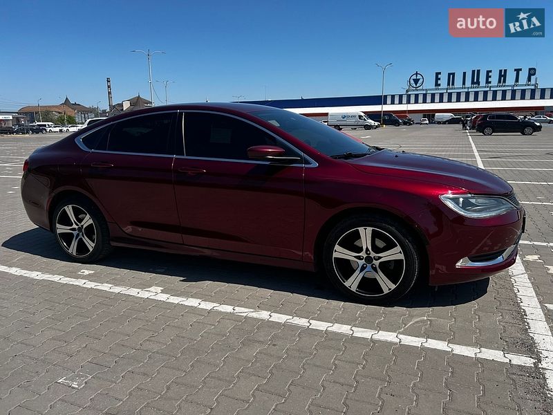 Седан Chrysler 200 2015 в Черновцах