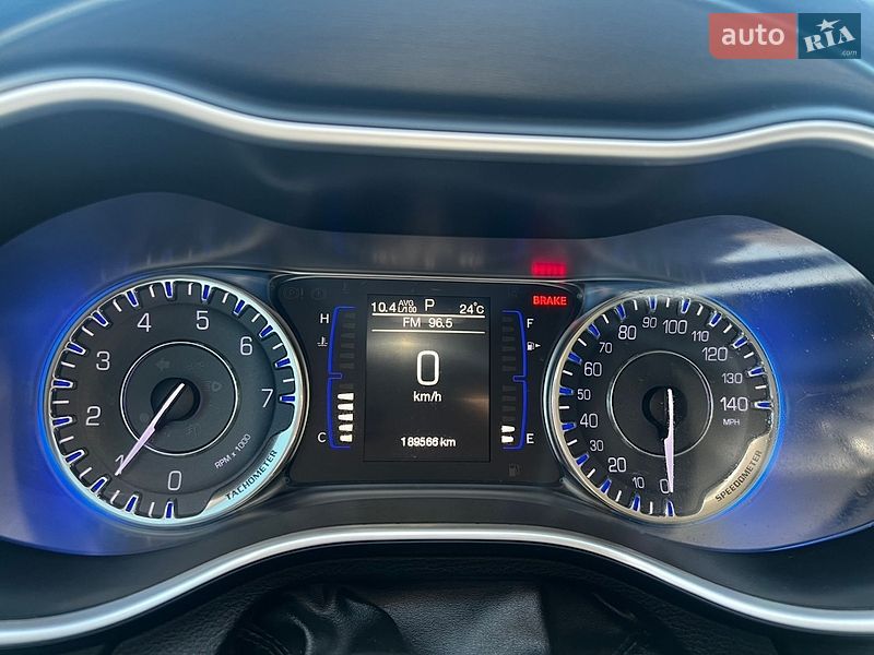 Седан Chrysler 200 2015 в Черновцах
