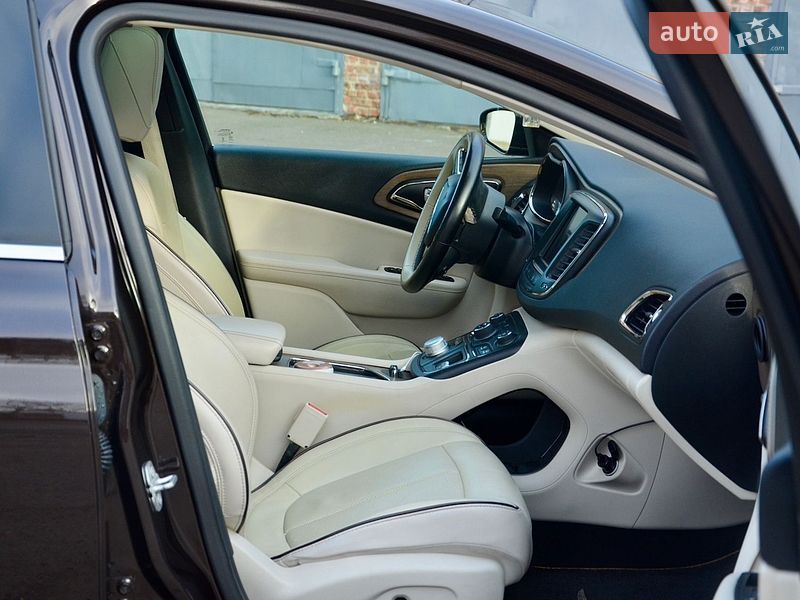 Седан Chrysler 200 2014 в Києві