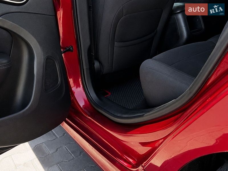 Седан Chrysler 200 2015 в Черновцах