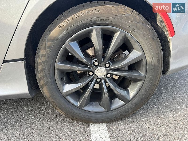 Седан Chrysler 200 2017 в Киеве
